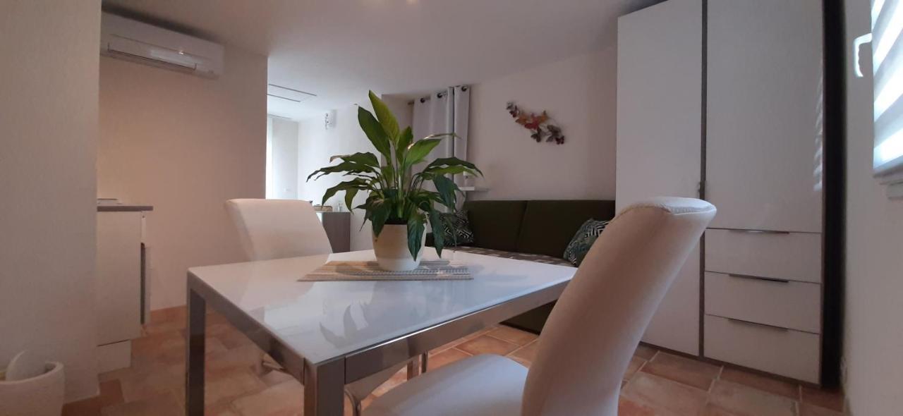 Bed and Breakfast Au Papillon Dort Seillons-Source-d'Argens Exterior foto