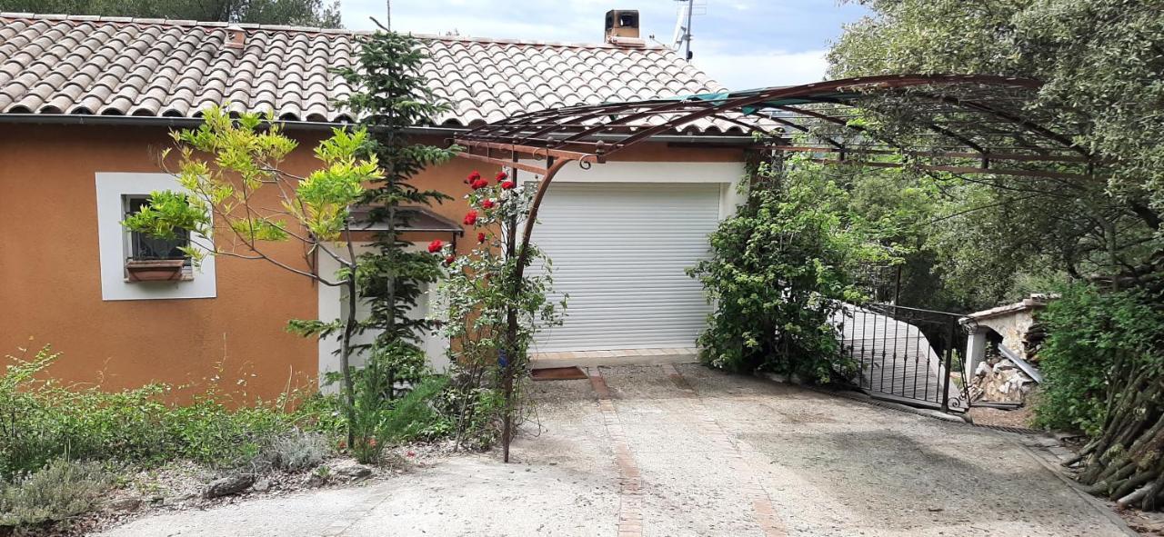 Bed and Breakfast Au Papillon Dort Seillons-Source-d'Argens Exterior foto